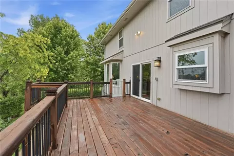 Exterior - 2910 NE Viewpark Pl, Lees Summit, MO 64086 photo 17 of 25