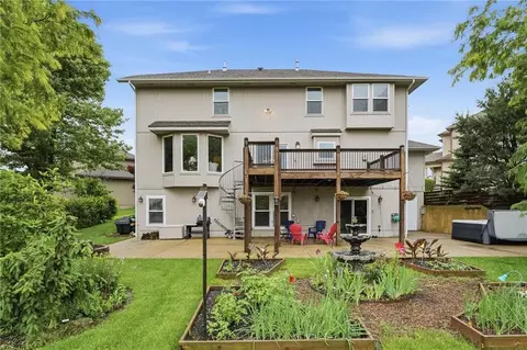 Exterior - 2910 NE Viewpark Pl, Lees Summit, MO 64086 photo 13 of 25