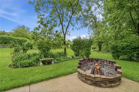 Exterior - 2910 NE Viewpark Pl, Lees Summit, MO 64086 photo 12 of 25