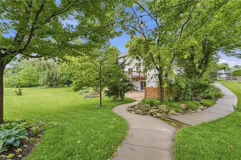 Exterior - 2910 NE Viewpark Pl, Lees Summit, MO 64086 photo 7 of 25