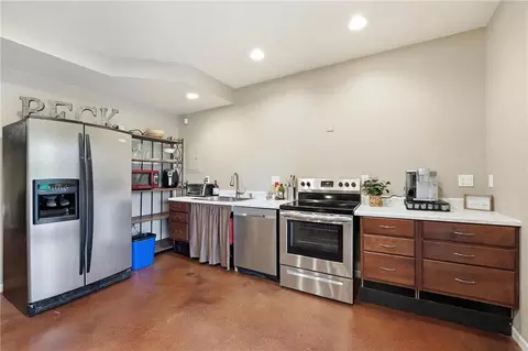 Kitchen - 2910 NE Viewpark Pl, Lees Summit, MO 64086 photo 6 of 6