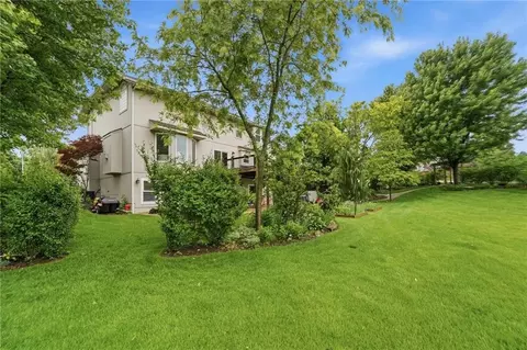 Exterior - 2910 NE Viewpark Pl, Lees Summit, MO 64086 photo 14 of 25