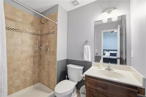 Bath - 2910 NE Viewpark Pl, Lees Summit, MO 64086 photo 5 of 8