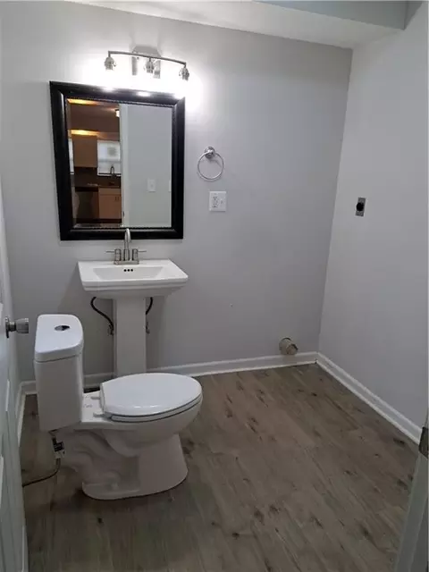 Bath - 526 S Brookside Ave, Independence, MO 64053 photo 1 of 4