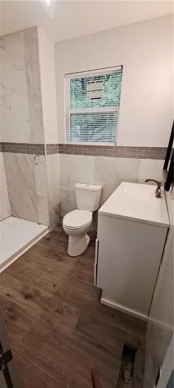 Bath - 526 S Brookside Ave, Independence, MO 64053 photo 4 of 4