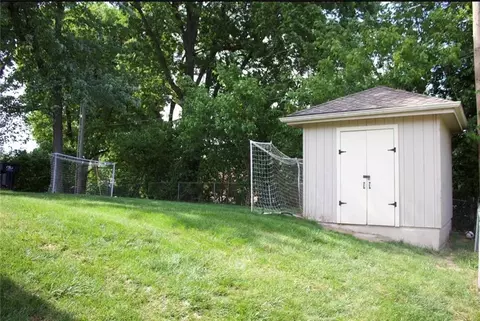 Exterior - 15404 E 35th St, Independence, MO 64055 photo 4 of 7