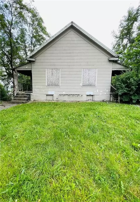525-527 Riverview Ave, Kansas City, KS 66101