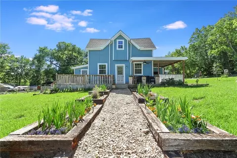 1001 Laurel St, Pleasanton, KS 66075