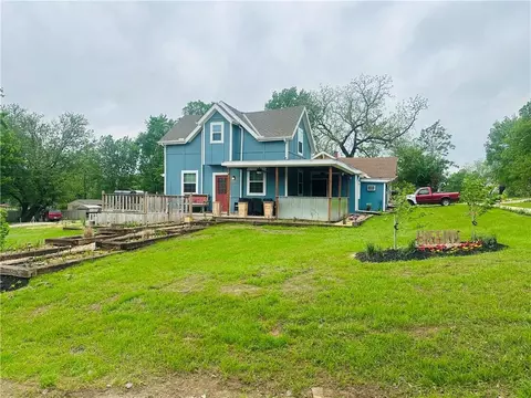 1001 Laurel St, Pleasanton, KS 66075
