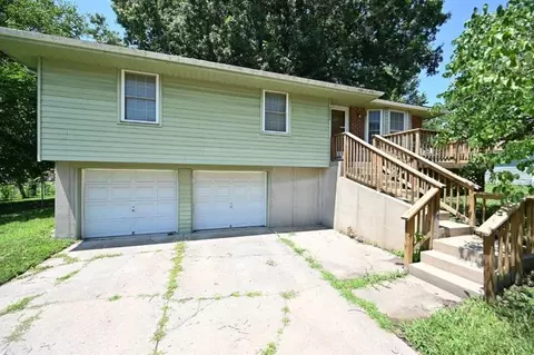 10526 N Walnut St, Kansas City, MO 64155