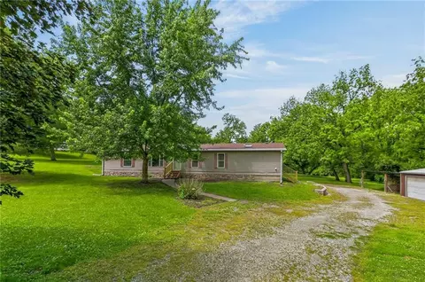2810 Ajax Rd, Saint Joseph, MO 64503