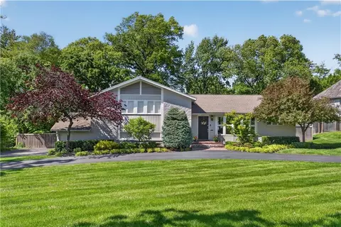2724 W 63rd St, Mission Hills, KS 66208