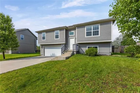 17188 S Kill Creek Rd, Gardner, KS 66030