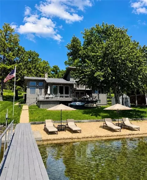 1060 Fowlers Pt, Camdenton, MO 65020