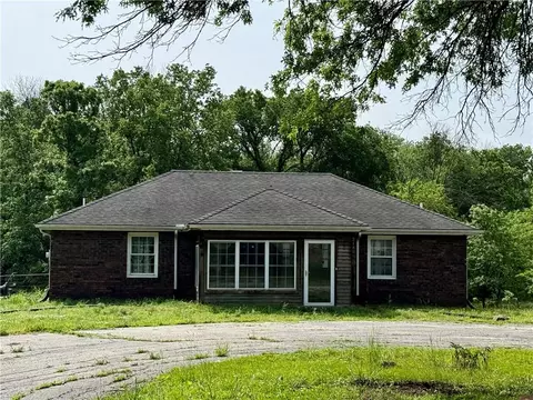 31895 W 327th St, Paola, KS 66071