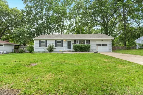 604 SE Browning Ave, Lees Summit, MO 64063