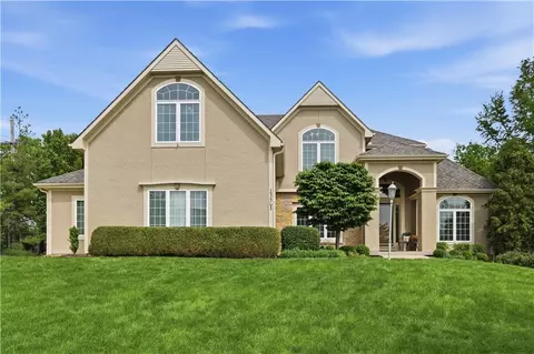 15565 S Gallery St, Olathe, KS 66062