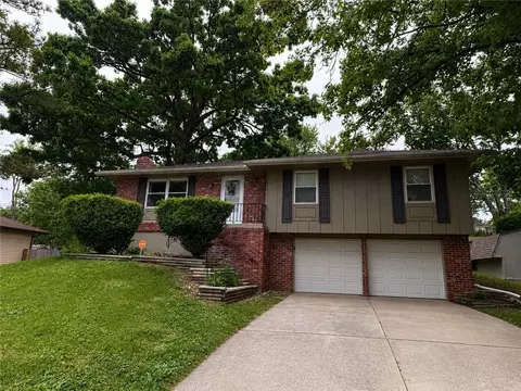 4008 S Colonial Dr, Independence, MO 64055