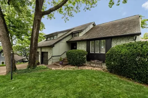 213 NE Landings Ct, Lees Summit, MO 64064