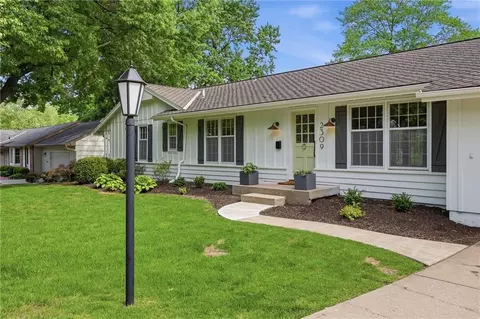 2309 W 104th St, Leawood, KS 66206
