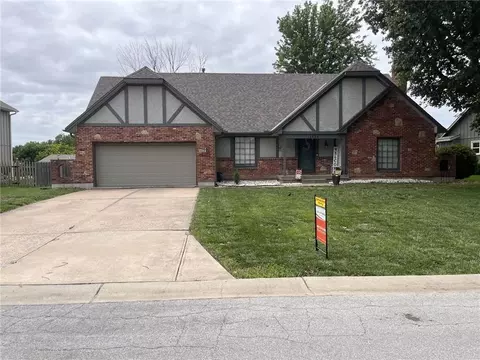 1526 NE Florence Ave, Lees Summit, MO 64086