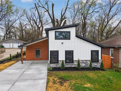 1215 E South Ave, Independence, MO 64050