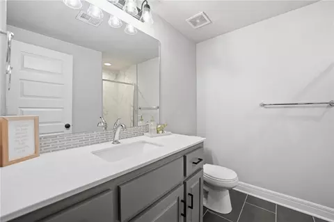 Bath - 330 NW Ambersham Dr, Lees Summit, MO 64081 photo 3 of 4