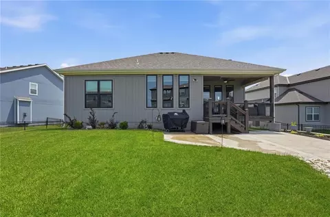 Exterior - 330 NW Ambersham Dr, Lees Summit, MO 64081 photo 4 of 10