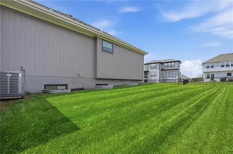 Exterior - 330 NW Ambersham Dr, Lees Summit, MO 64081 photo 7 of 10