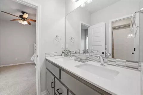 Bath - 330 NW Ambersham Dr, Lees Summit, MO 64081 photo 4 of 4