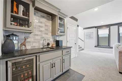Entry Way - 330 NW Ambersham Dr, Lees Summit, MO 64081 photo 7 of 8