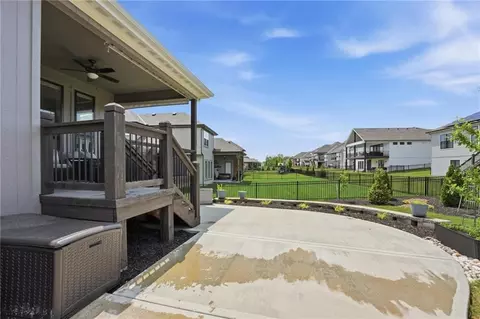 Exterior - 330 NW Ambersham Dr, Lees Summit, MO 64081 photo 6 of 10