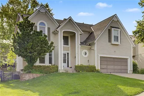 7228 Widmer Rd, Shawnee, KS 66216