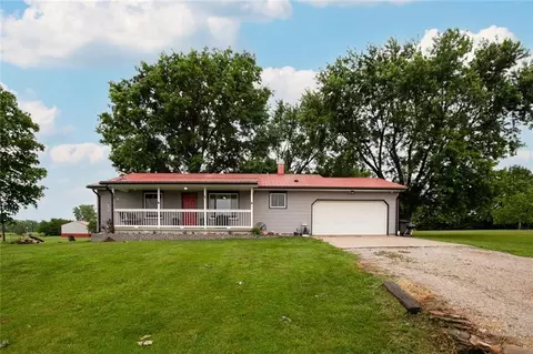 3373 Parkview Dr, Vassar, KS 66543