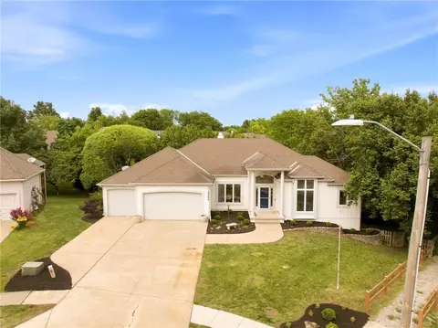 2404 SW Wintergreen Ct, Lees Summit, MO 64081