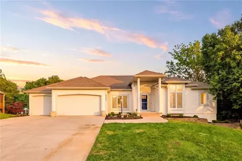 2404 SW Wintergreen Ct, Lees Summit, MO 64081