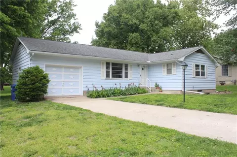 1101 Sunset Hill Rd, Brookfield, MO 64628