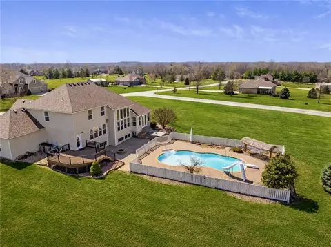 24611 Woodland Cir, Lees Summit, MO 64086