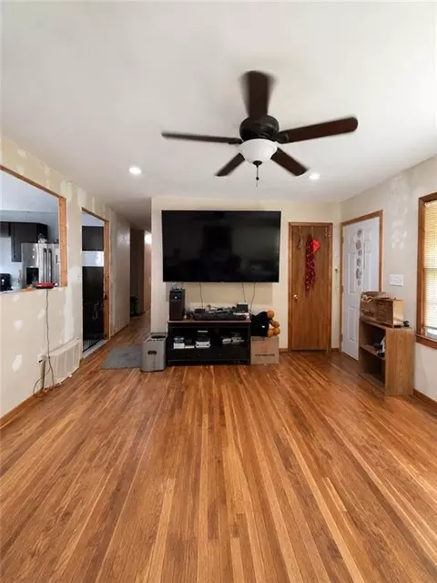 22211 E Blue Mills Rd, Independence, MO 64058 photo 2