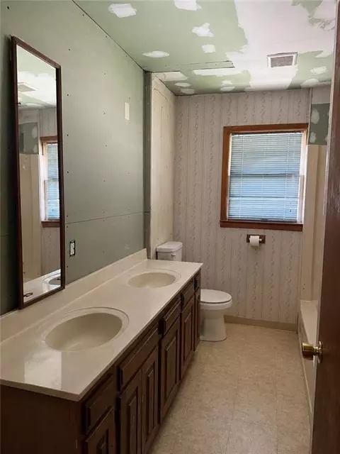 22211 E Blue Mills Rd, Independence, MO 64058 photo 5