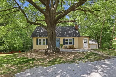 2 NE 70th Ter, Kansas City, MO 64118