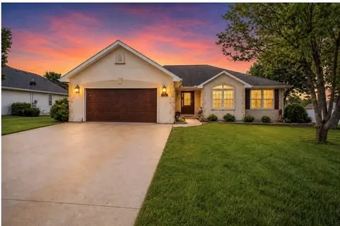 Exterior - 205 Aquila Dr, Cameron, MO 64429 photo 2 of 13