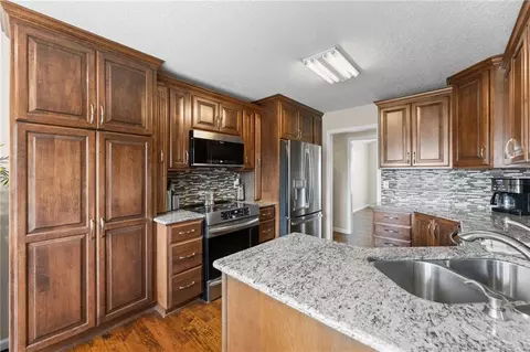 Kitchen - 205 Aquila Dr, Cameron, MO 64429 photo 4 of 4