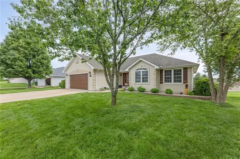 205 Aquila Dr, Cameron, MO 64429