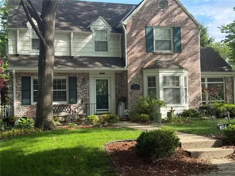 804 Romany Rd, Kansas City, MO 64113