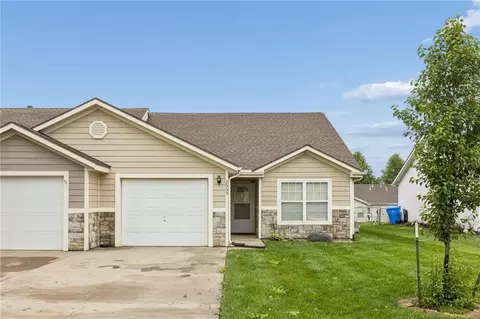 2055 Brook Ridge Ct, Tonganoxie, KS 66086