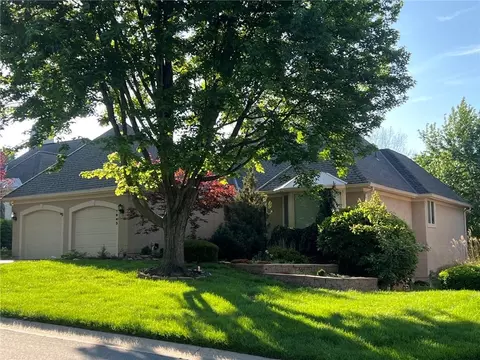 7843 W 118th St, Overland Park, KS 66210