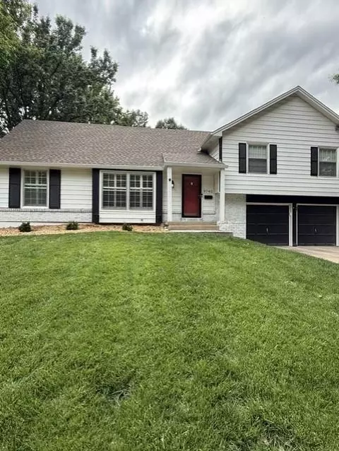 9740 Riggs St, Overland Park, KS 66212