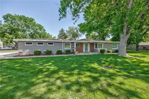 9316 W 80th St, Overland Park, KS 66204