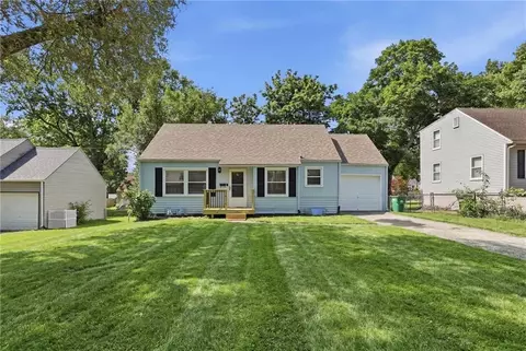 5311 W 50th Ter, Roeland Park, KS 66205